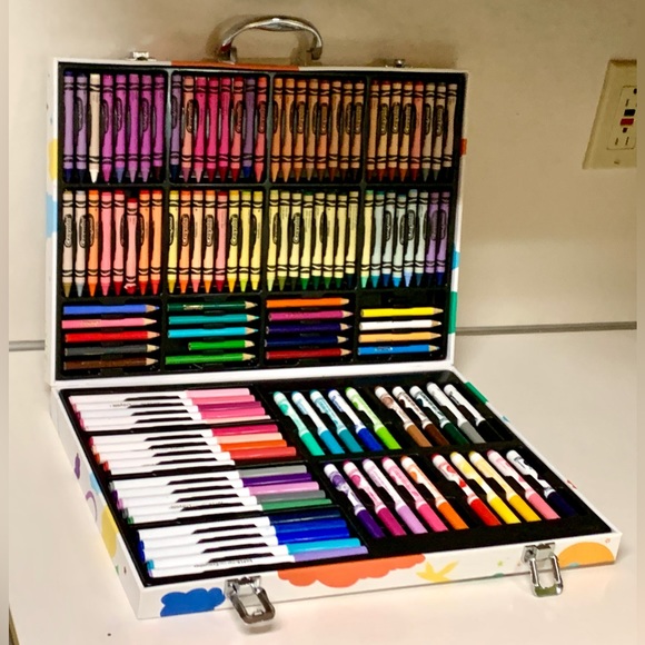 CRAYOLA 124 Piece Crayon Marker Colored Pencil Illustrated Kit Carrying Case Set - Picture 8 of 15